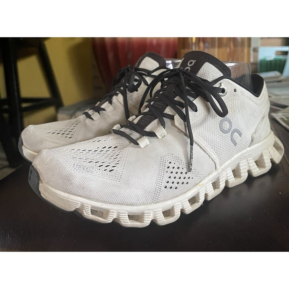 On Cloud X Running Shoes, Women's 7.5 M (White/Black) Good Condition 40.99702